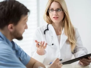 врач с пациентом